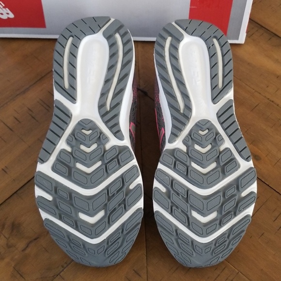 🆕️ Girls New Balance Shoes - Picture 5 of 8